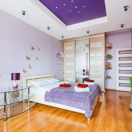 10 On Ploshad Pobedi Apartment