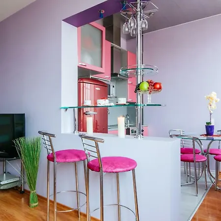 10 On Ploshad Pobedi Apartment