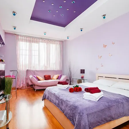 10 On Ploshad Pobedi Apartment