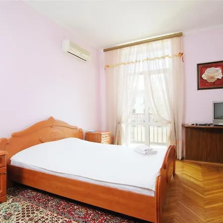 10 On Ploshad Pobedi Minsk