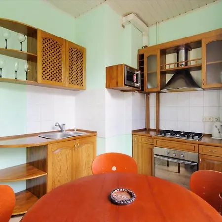 10 On Ploshad Pobedi Apartment