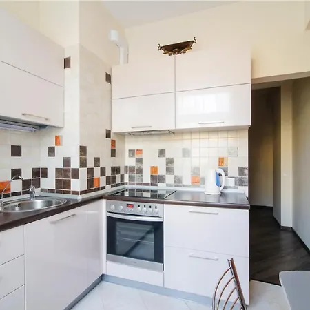 10 On Ploshad Pobedi Apartment